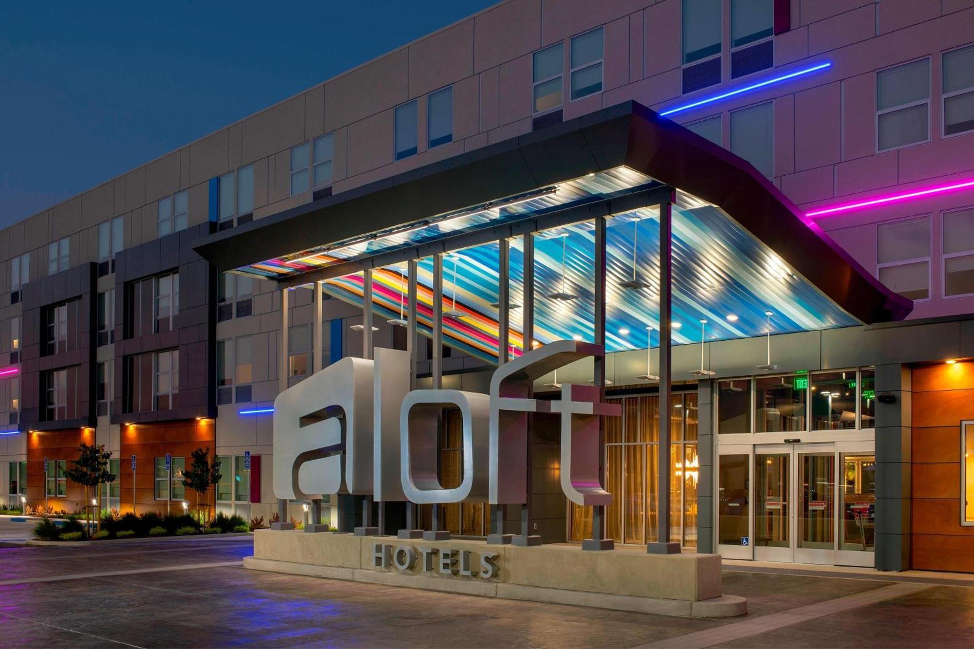 Aloft Indianapolis Downtown Hotel Exterior photo